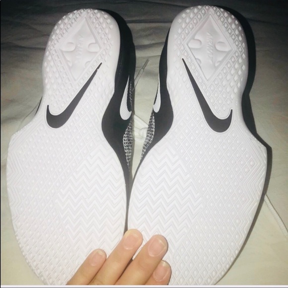 Sold - NWOT Nike Boy's  Infuriate Basketball Shoes - Picture 5 of 7